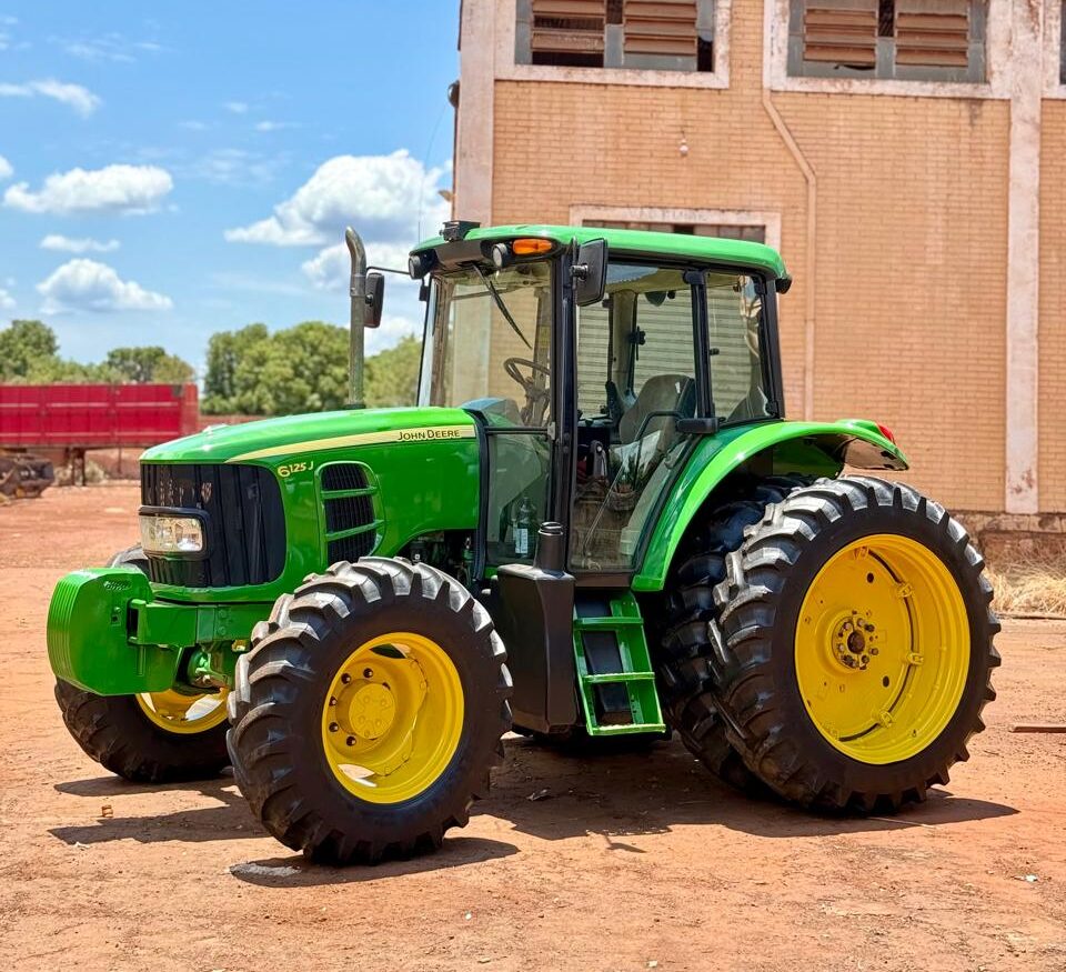 Trator John Deere 6125 J – Ano 2017