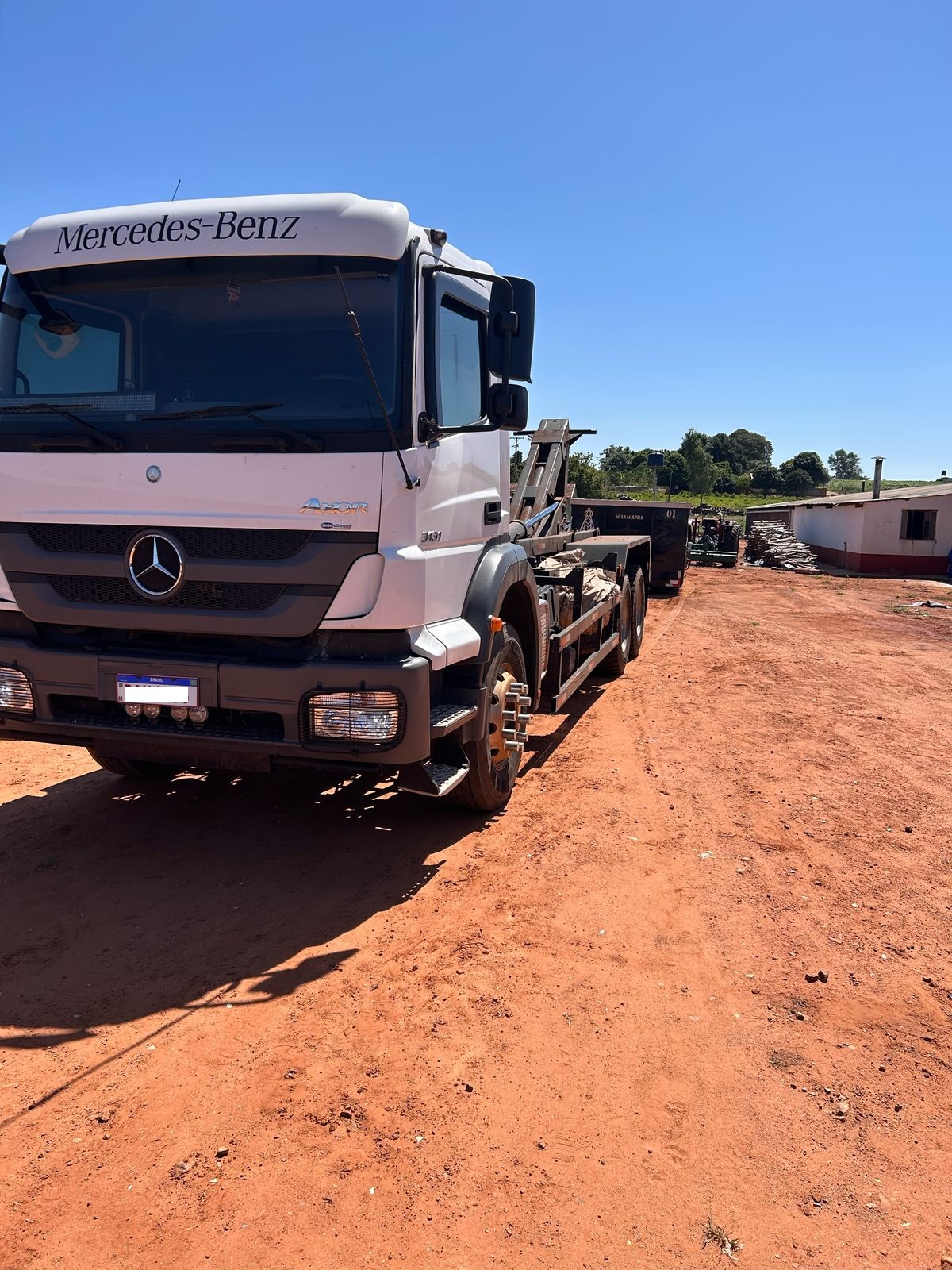 Caminhão Mercedes Benz Axor 3131 – Ano 2016