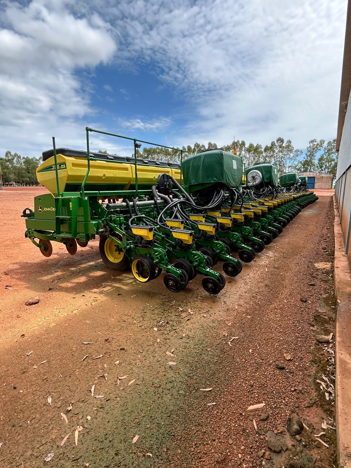 Plantadeira John Deere 2130 CCS – Ano 2020/2022