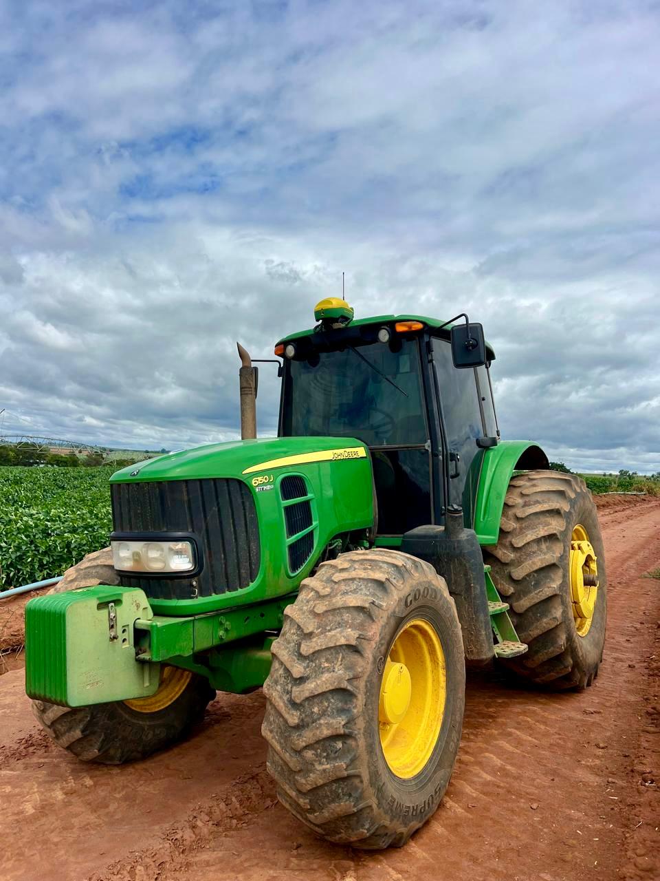 Trator John Deere 6150J – Ano 2021