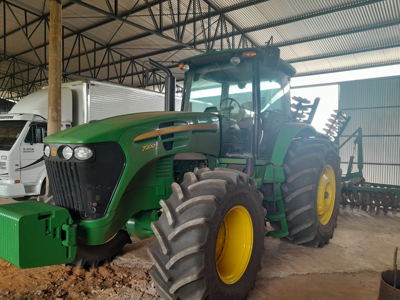 Trator John Deere 7200 J – Ano 2022