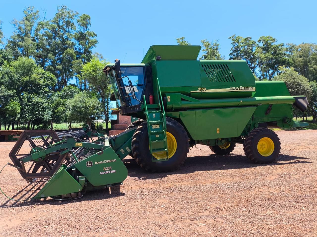 Colheitadeira John Deere 1550 – Ano 2003