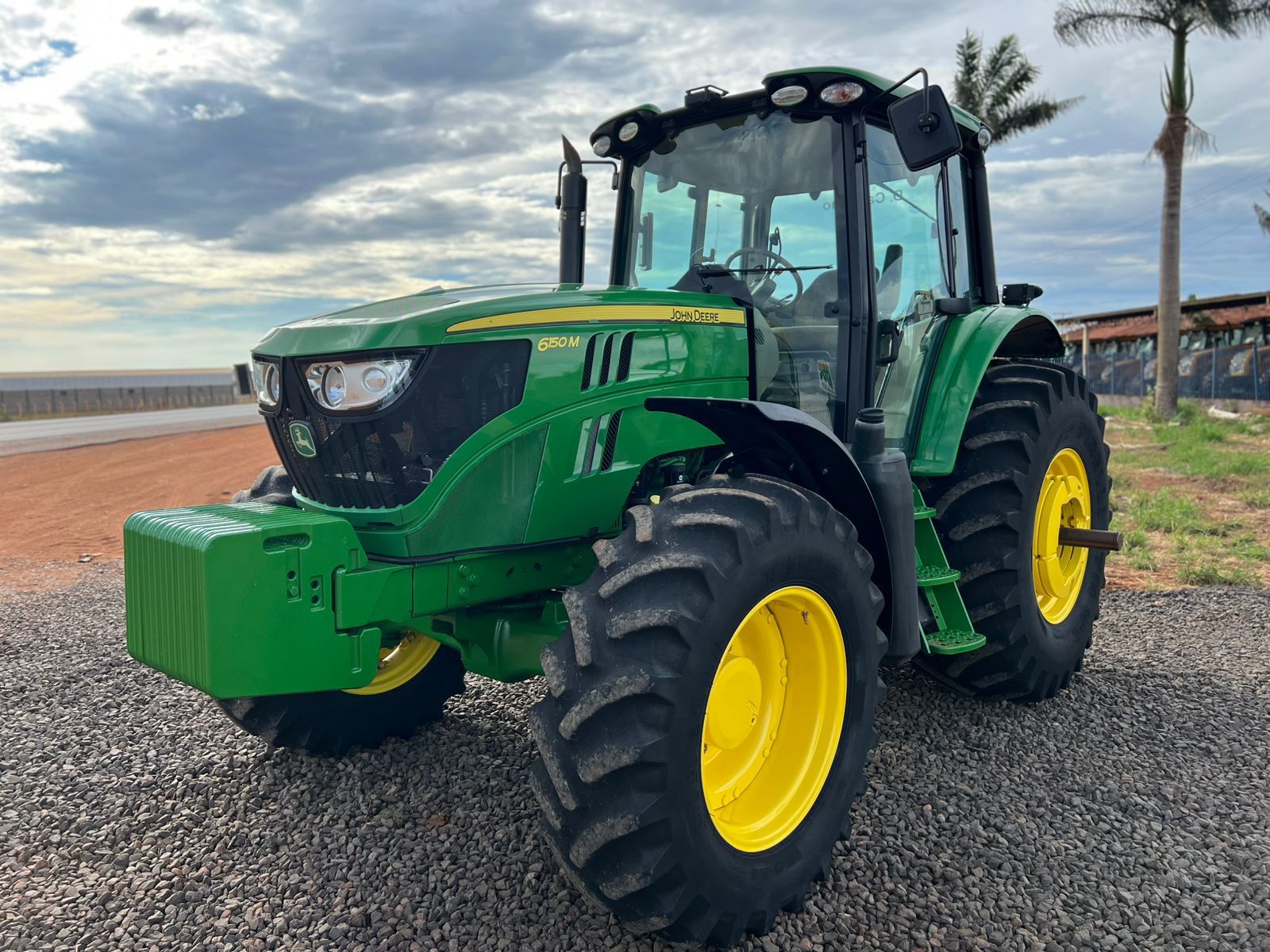 Trator John Deere 6150M – Ano 2021/22