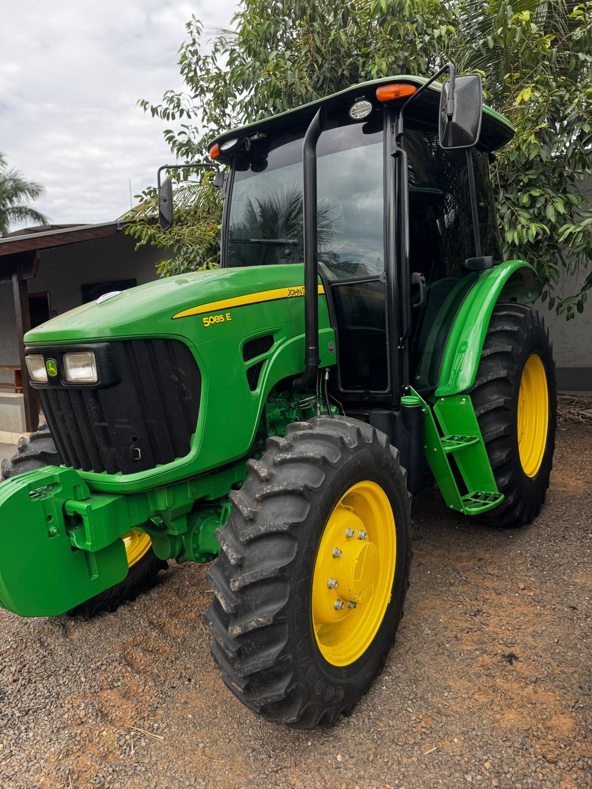 Trator John Deere 5085E – Ano 2018