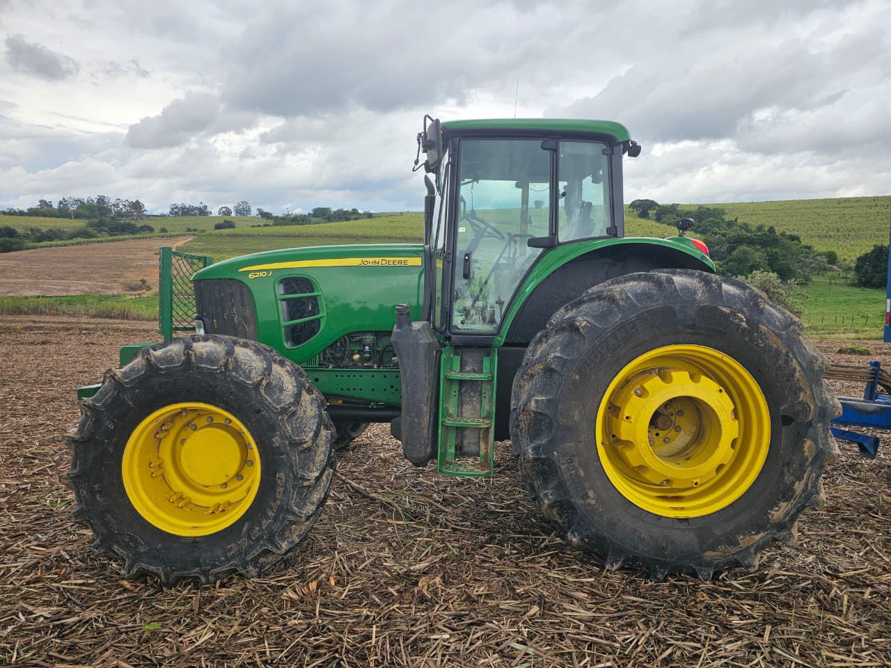 Trator John Deere 6210 J – Ano 2024