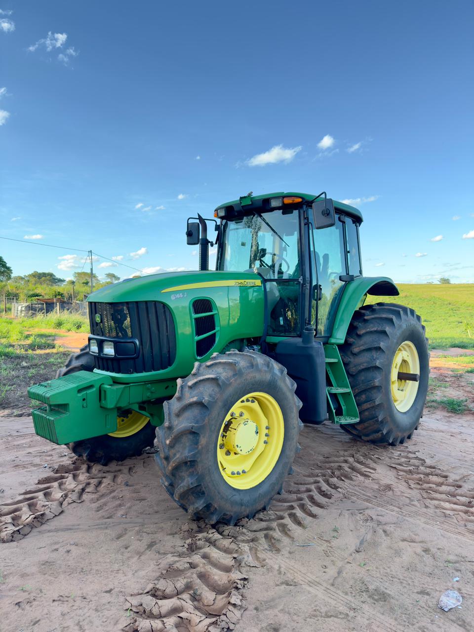 Trator John Deere 6165J – Ano 2013