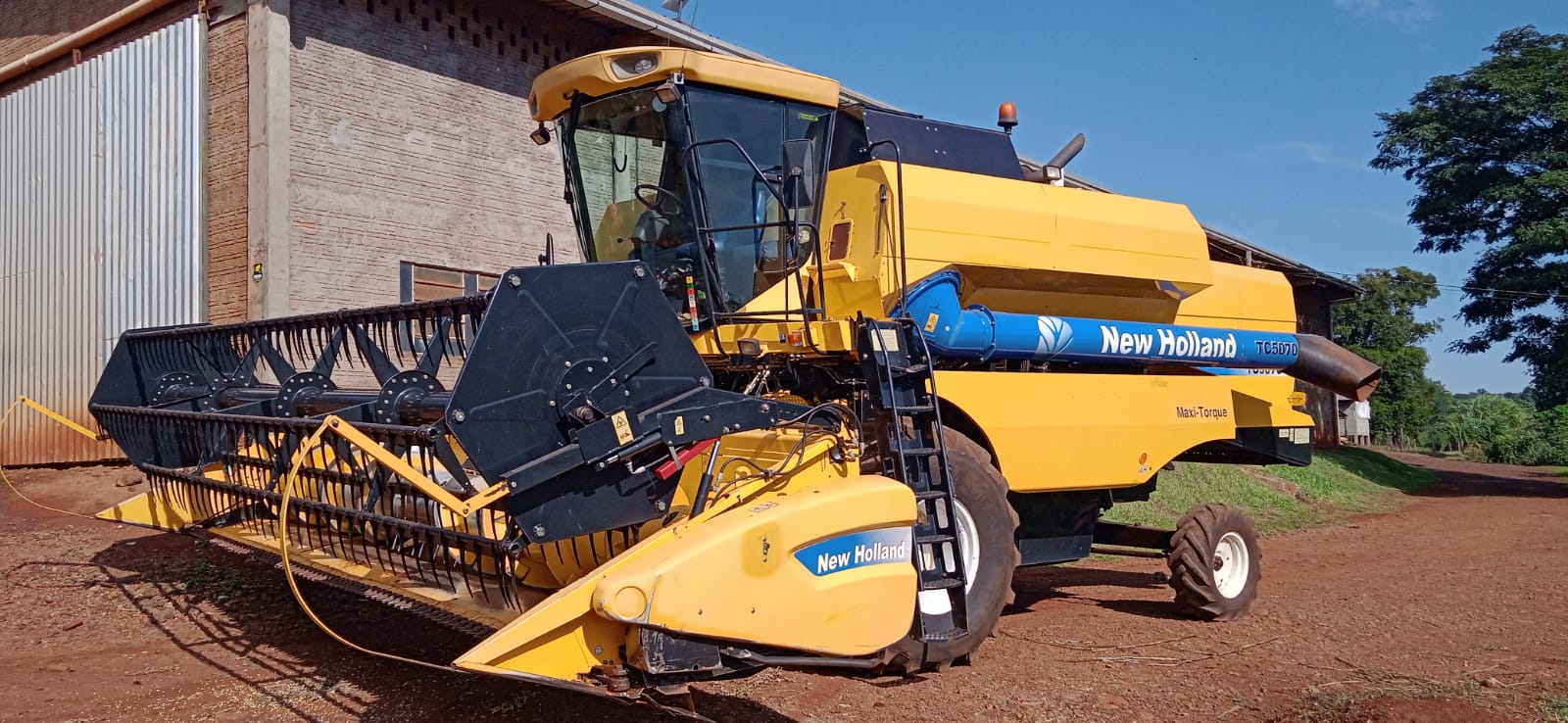 Colheitadeira New Holland TC 5070 – Ano 2011