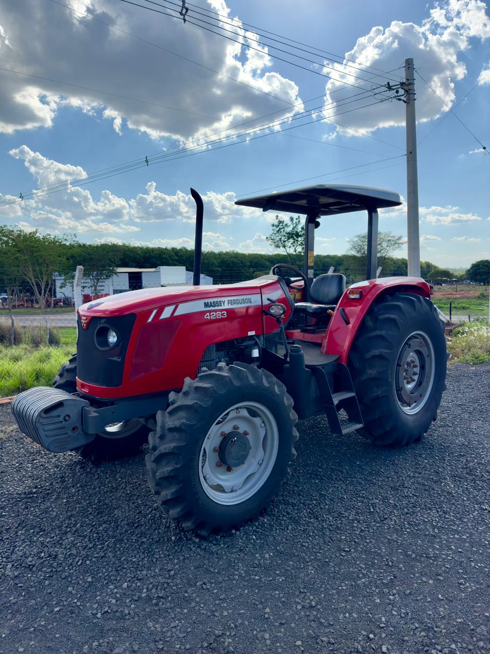 Trator Massey Ferguson 4283 – Ano 2014