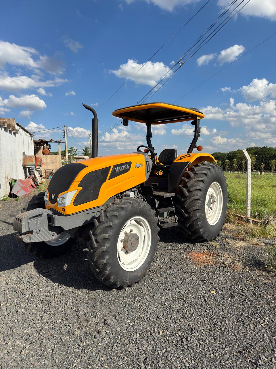 Trator Valtra A850 – Ano 2014