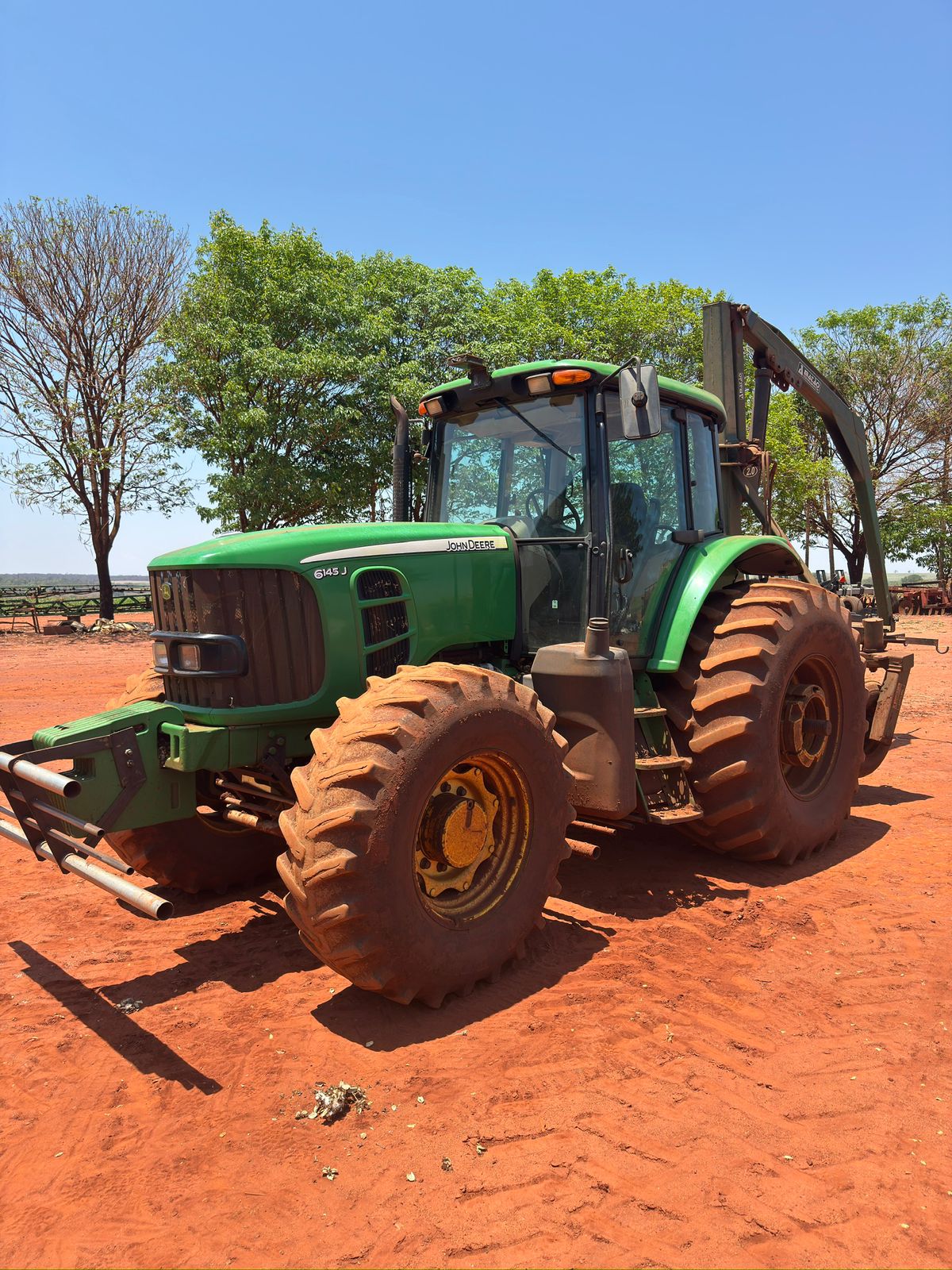Trator John Deere 6145J – Ano 2012
