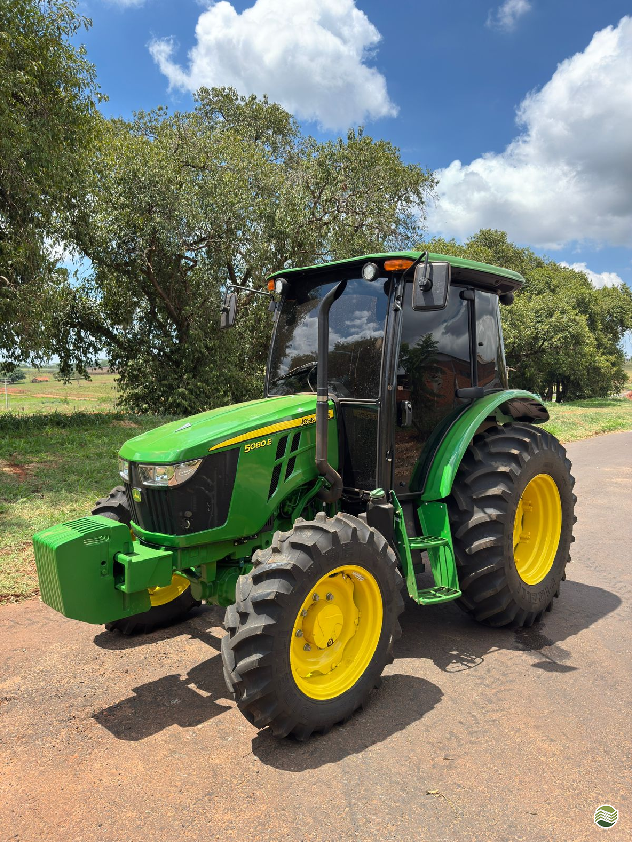 Trator John Deere 5080E – Ano 2025