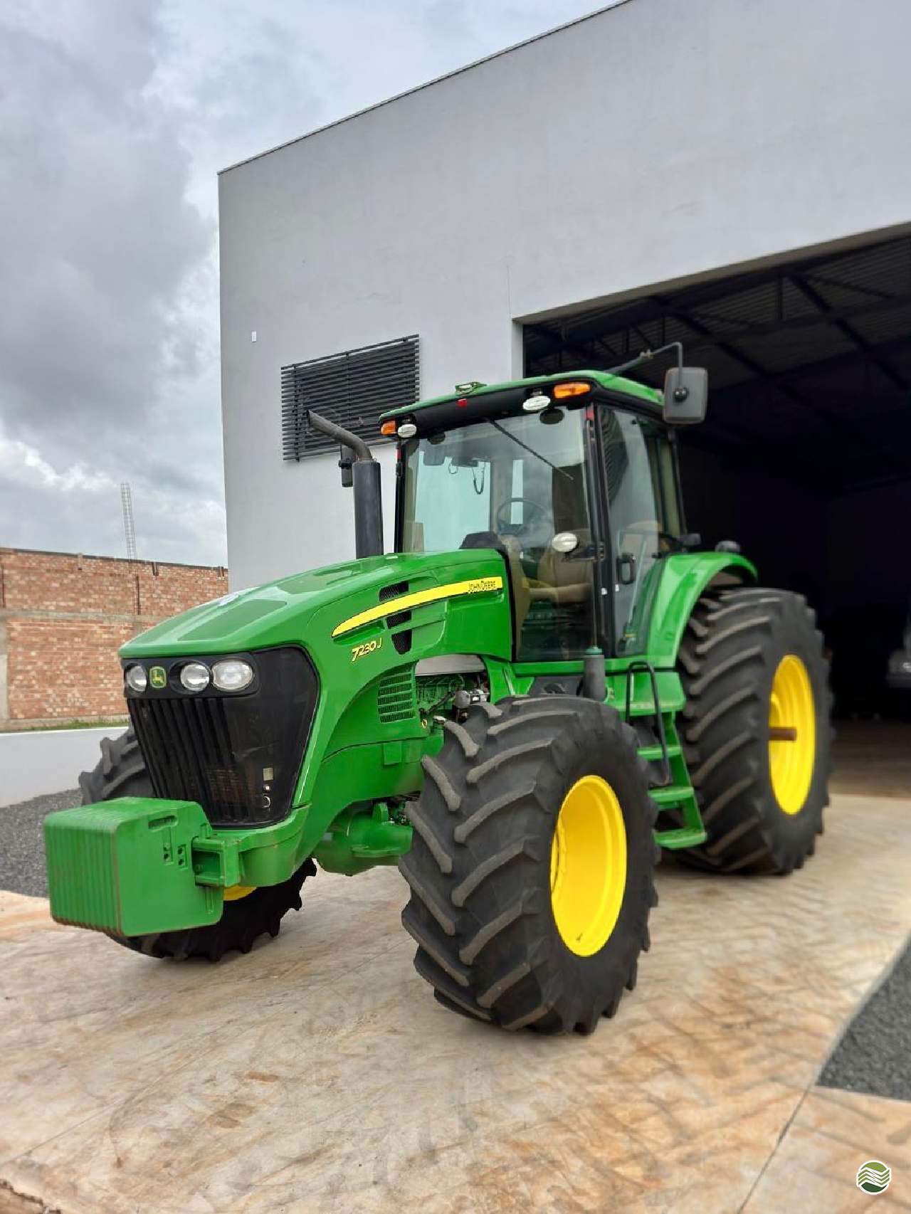 Trator John Deere 7230 J – Ano 2023/24