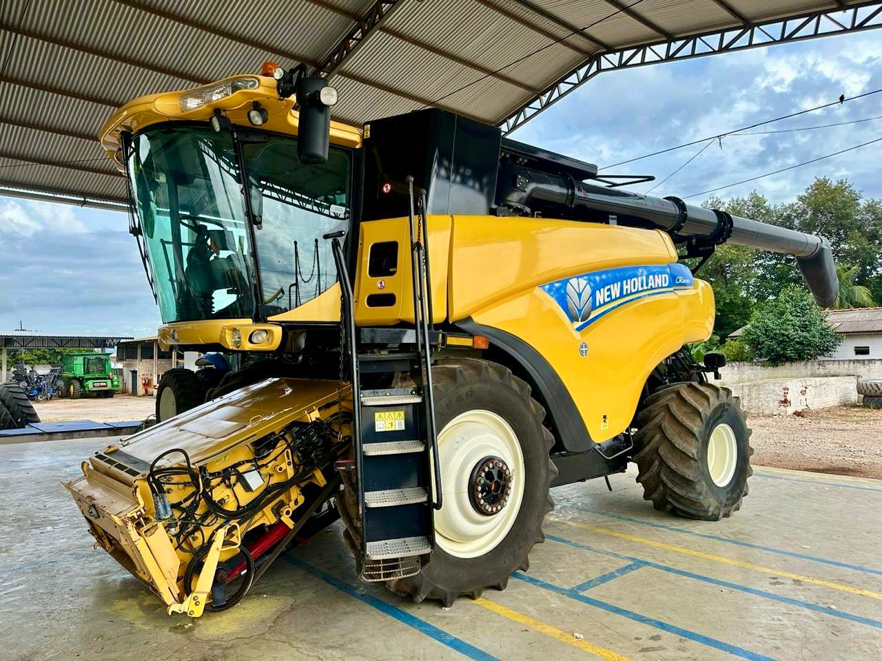 Colheitadeira New Holland CR 8090 – Ano 2017