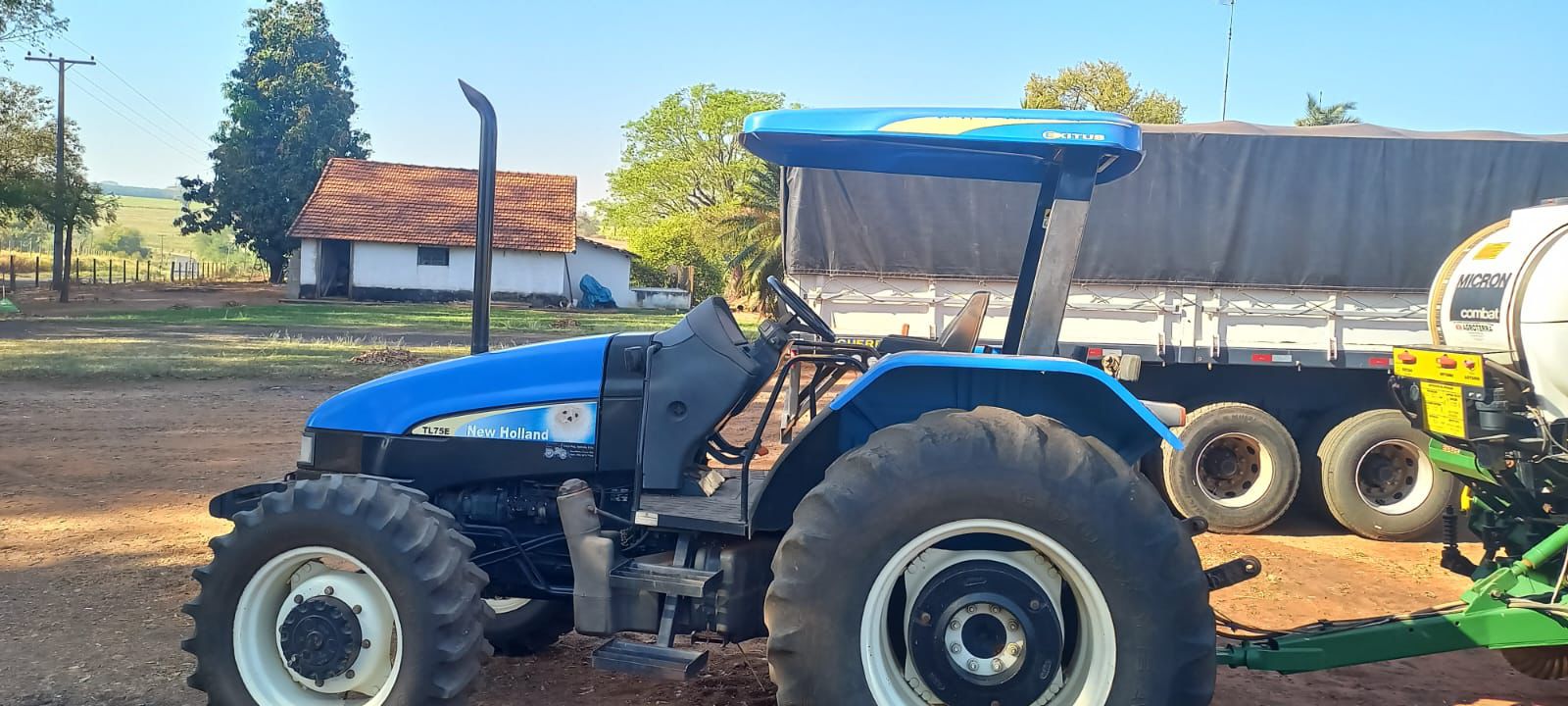 Trator New Holland TL 75E – Ano 2005