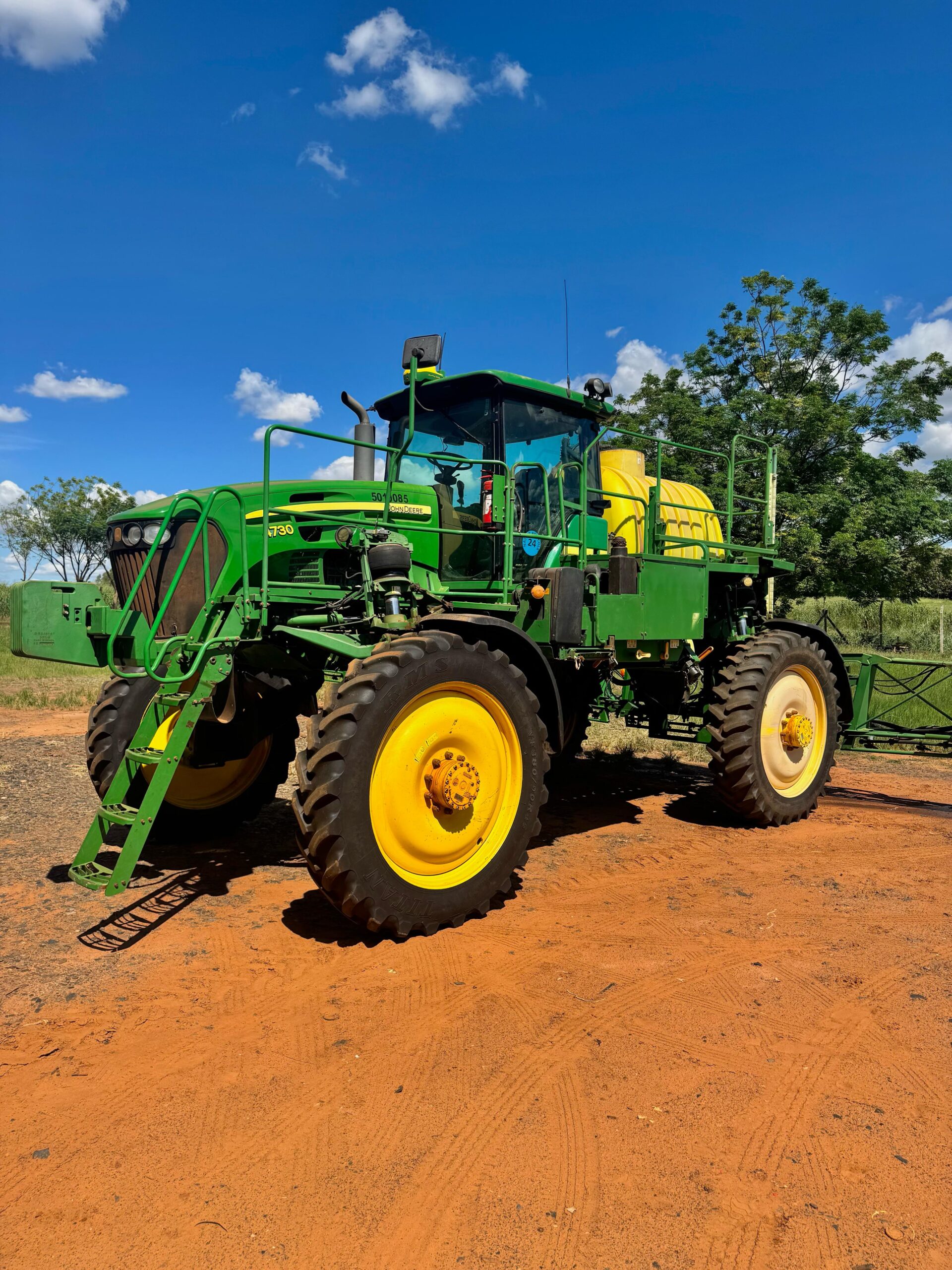 Pulverizador Autopropelido John Deere 4730 – Ano 2014