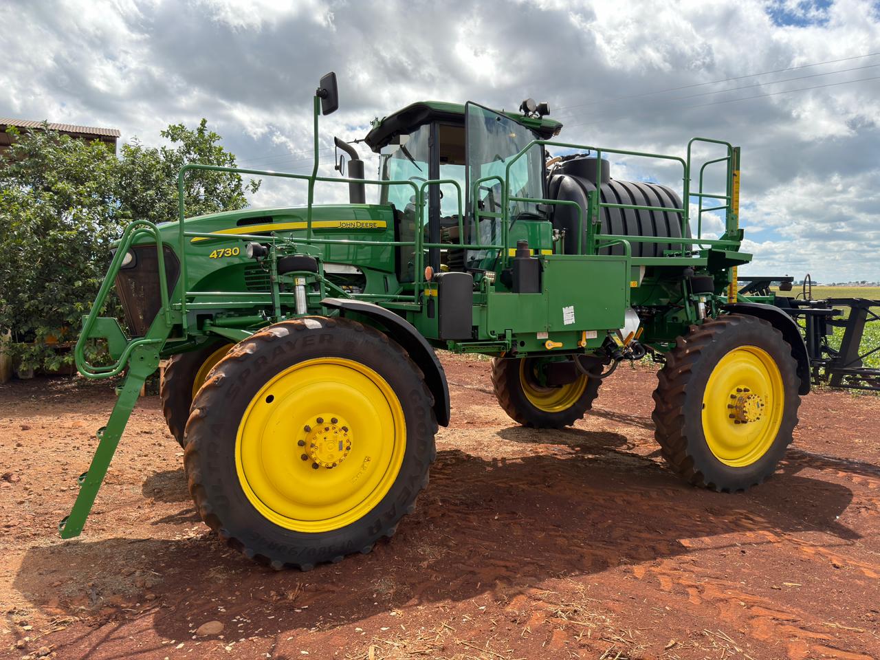 Pulverizador Autopropelido John Deere 4730 – Ano 2011