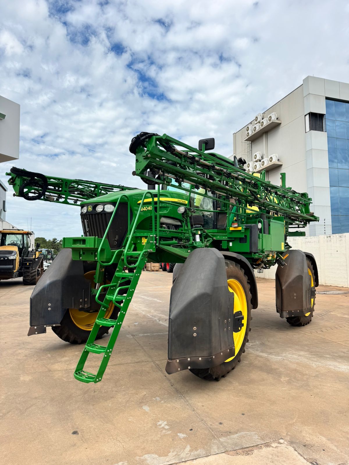 Pulverizador Autopropelido John Deere M4040 – Ano 2022