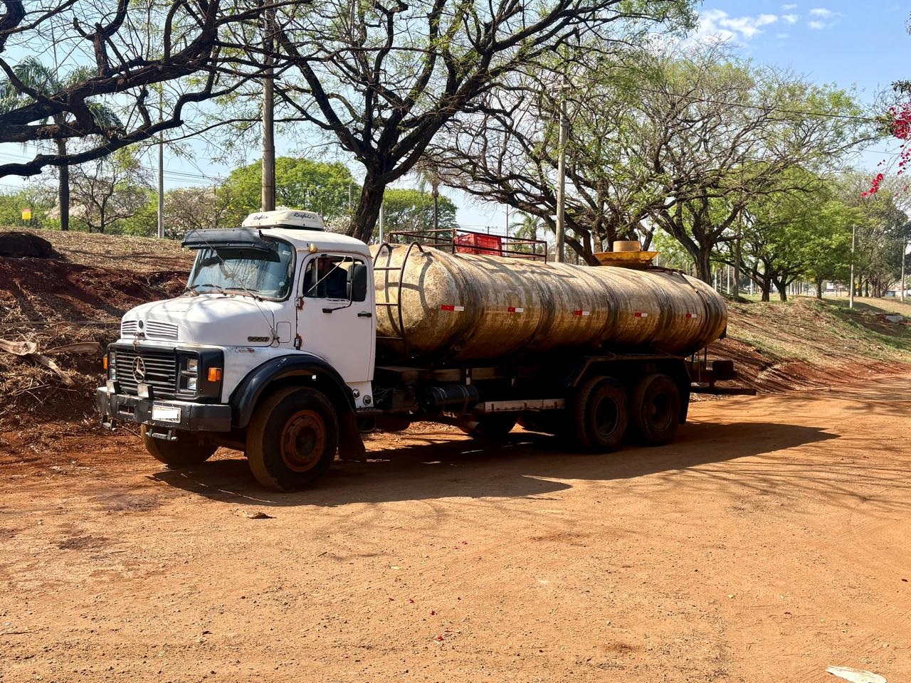 Caminhão Mercedes Benz 2220 – Ano 1988