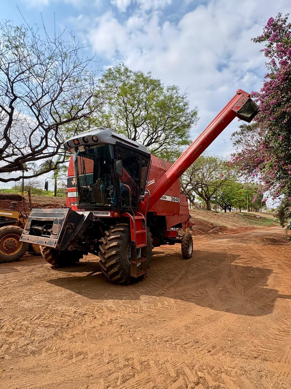 Colheitadeira Massey Ferguson MF 3640 – Ano 2004
