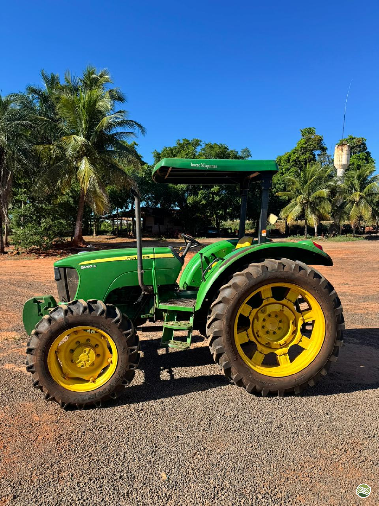 Trator John Deere 5065 E – Ano 2015