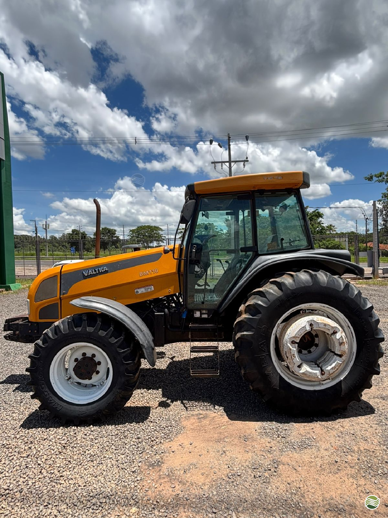 Trator Valtra BM 110 – Ano 2008