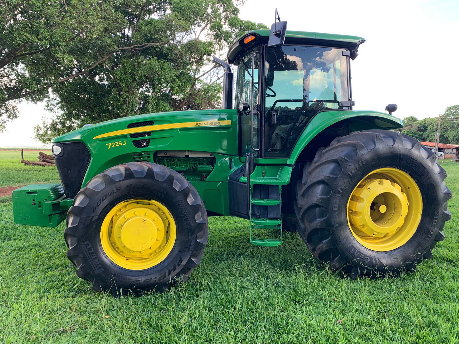 Trator John Deere 7225 J – Ano 2016