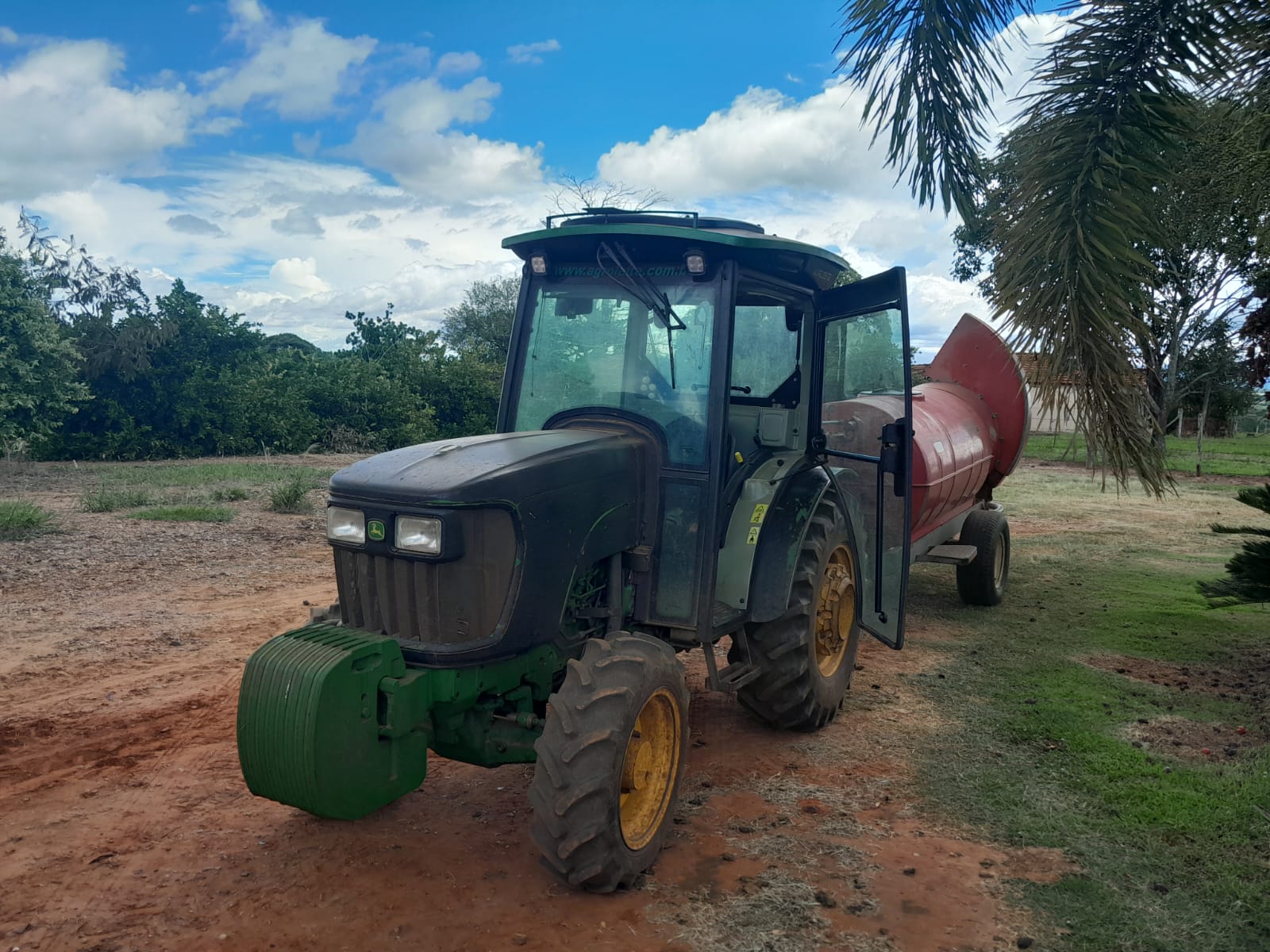 Trator John Deere 5075EF – Ano 2018