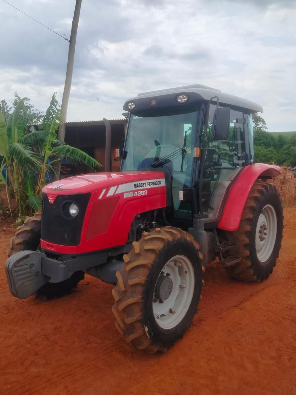Trator Massey Ferguson MF 4283 – Ano 2011