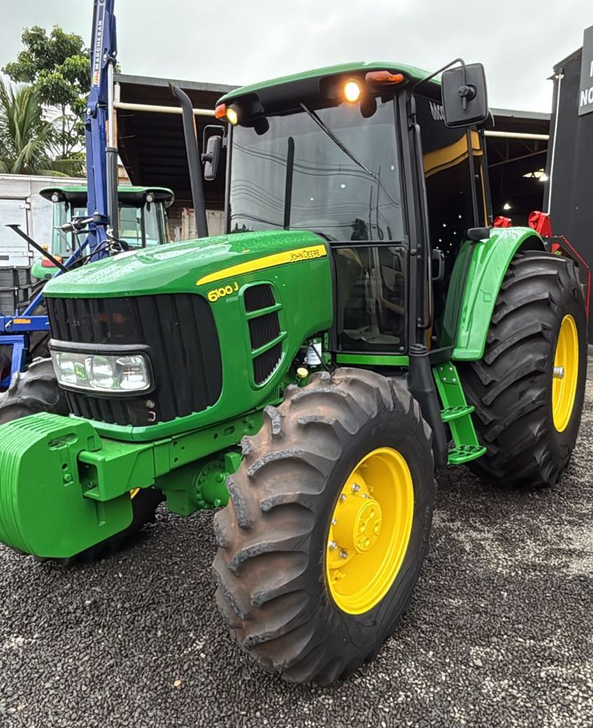 Trator John Deere 6100J – Ano 2021