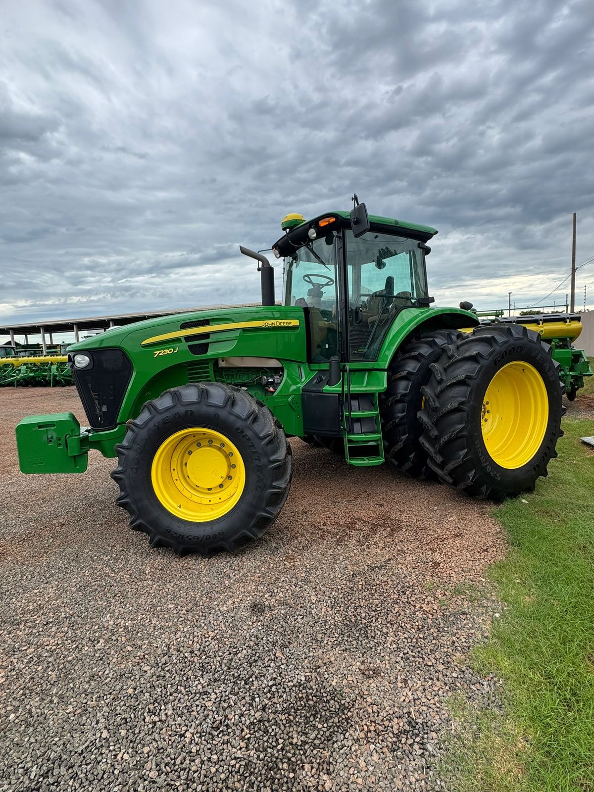 Trator John Deere 7230J – Ano 2020