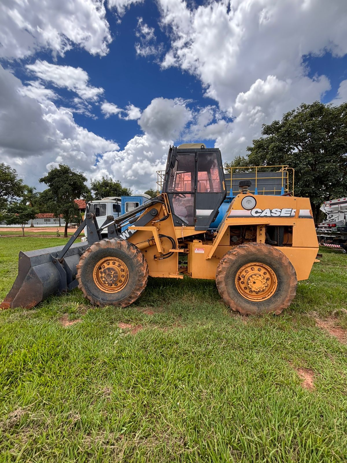 Pá Carregadeira Case W18 – Ano 1990