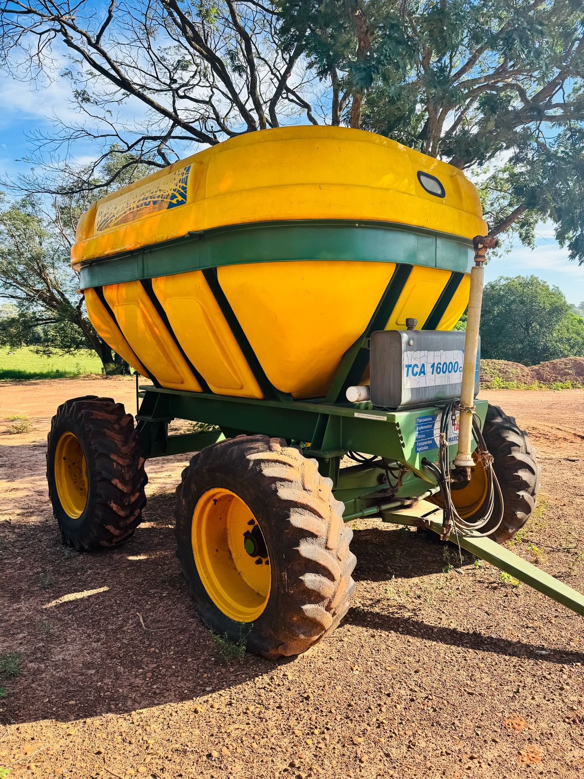 Carreta Graneleira Reboke Tatu TCA 16.000 – Ano 2008