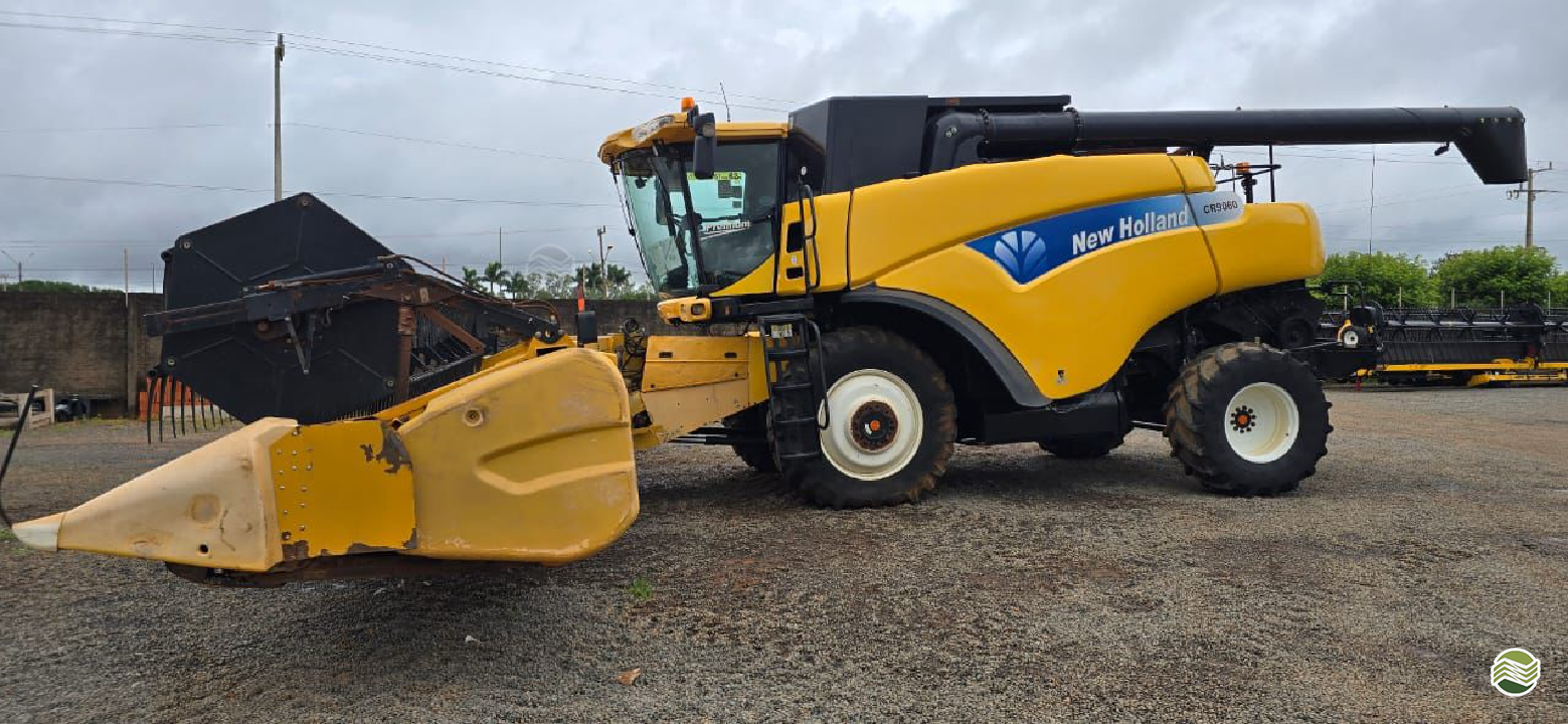 Colheitadeira New Holland CR 9060 – Ano 2012