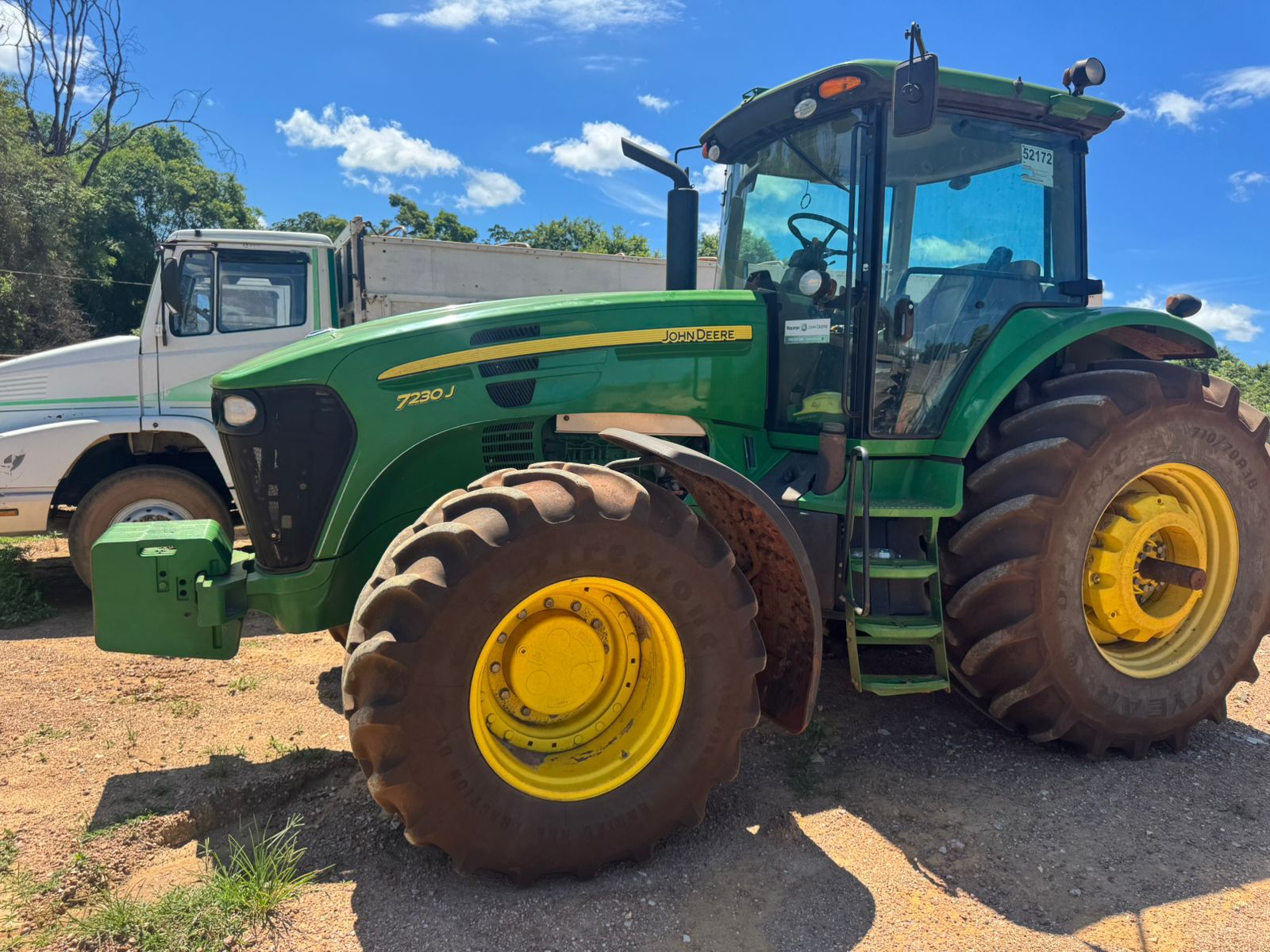 Trator John Deere 7230J – Ano 2024