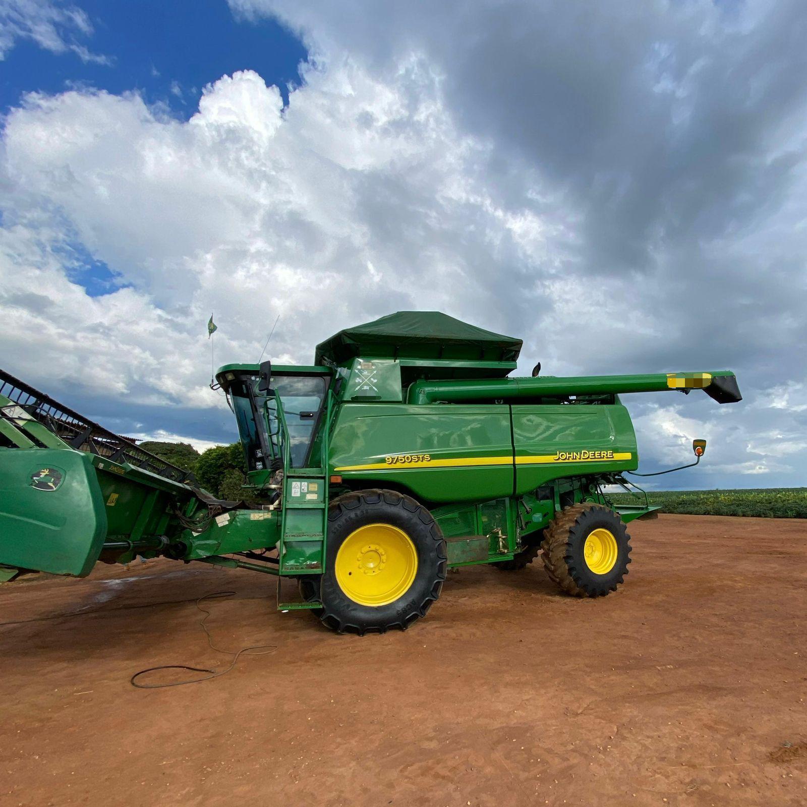 Colheitadeira John Deere STS 9750 – Ano 2004