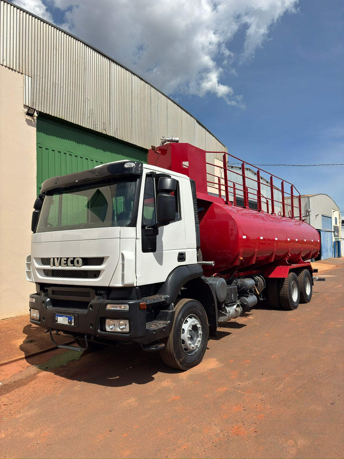 Caminhão Iveco Trakker 380T – Ano 2011/12