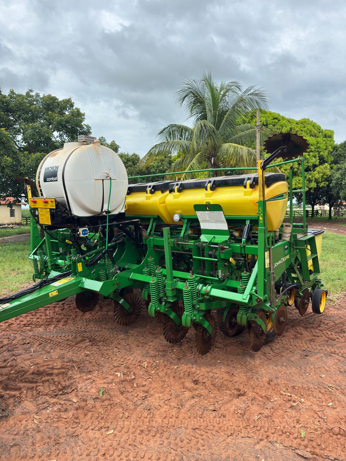 Plantadeira John Deere 1111/10 – Ano 2015