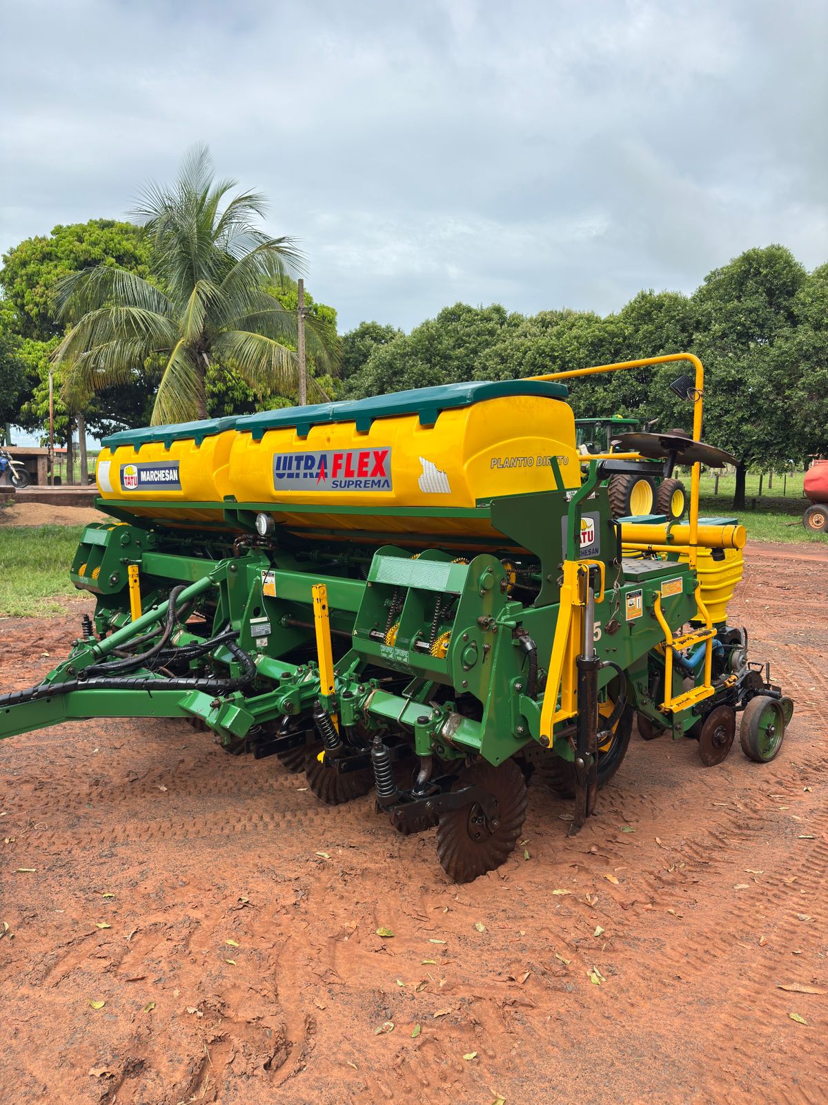 Plantadeira Tatu Marchesan Ultraflex Suprema – Ano 2016