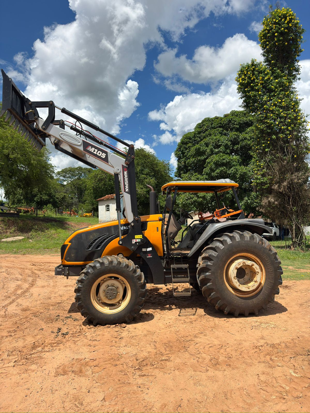 Trator Valtra BM 115 – Ano 2024