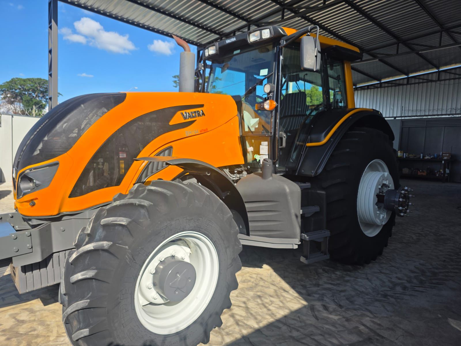 Trator Valtra BH 194 HiTech – Ano 2022