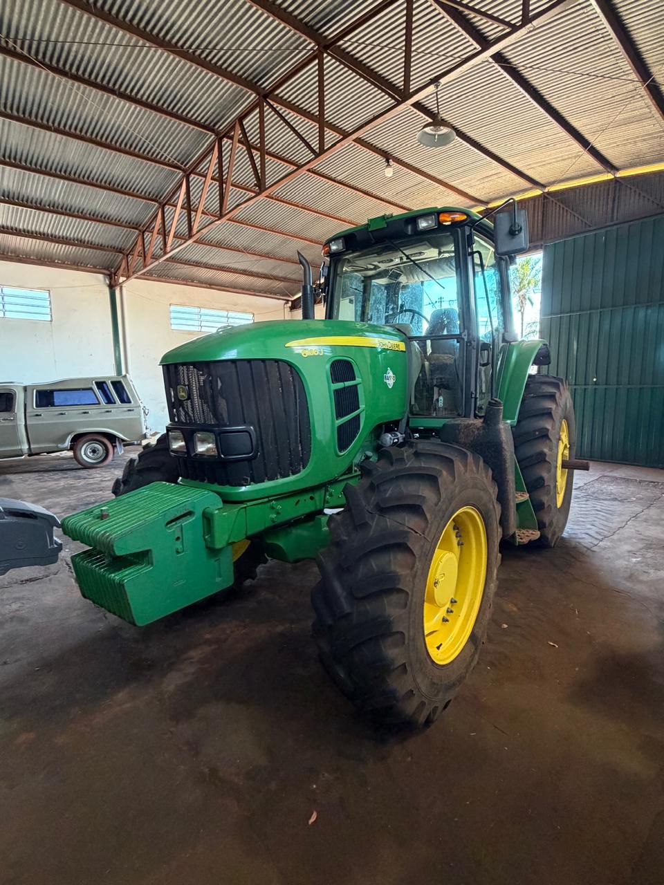Trator John Deere 6180J – Ano 2013