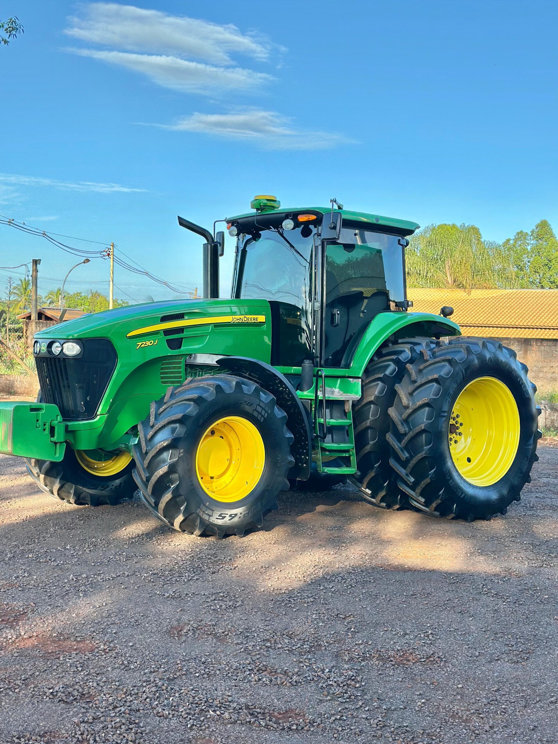 Trator John Deere 7230J – Ano 2021