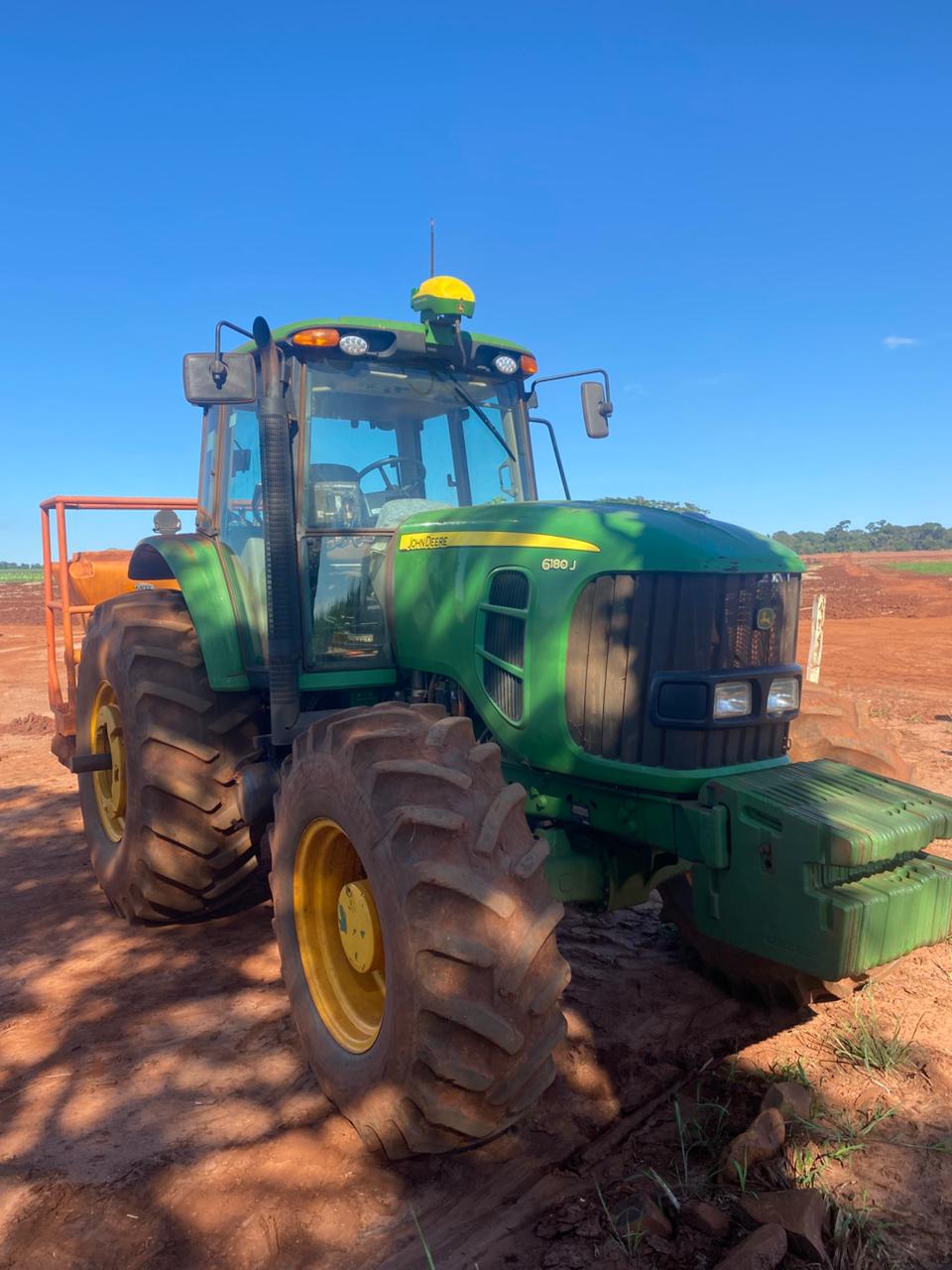 Trator John Deere 6180J – Ano 2013
