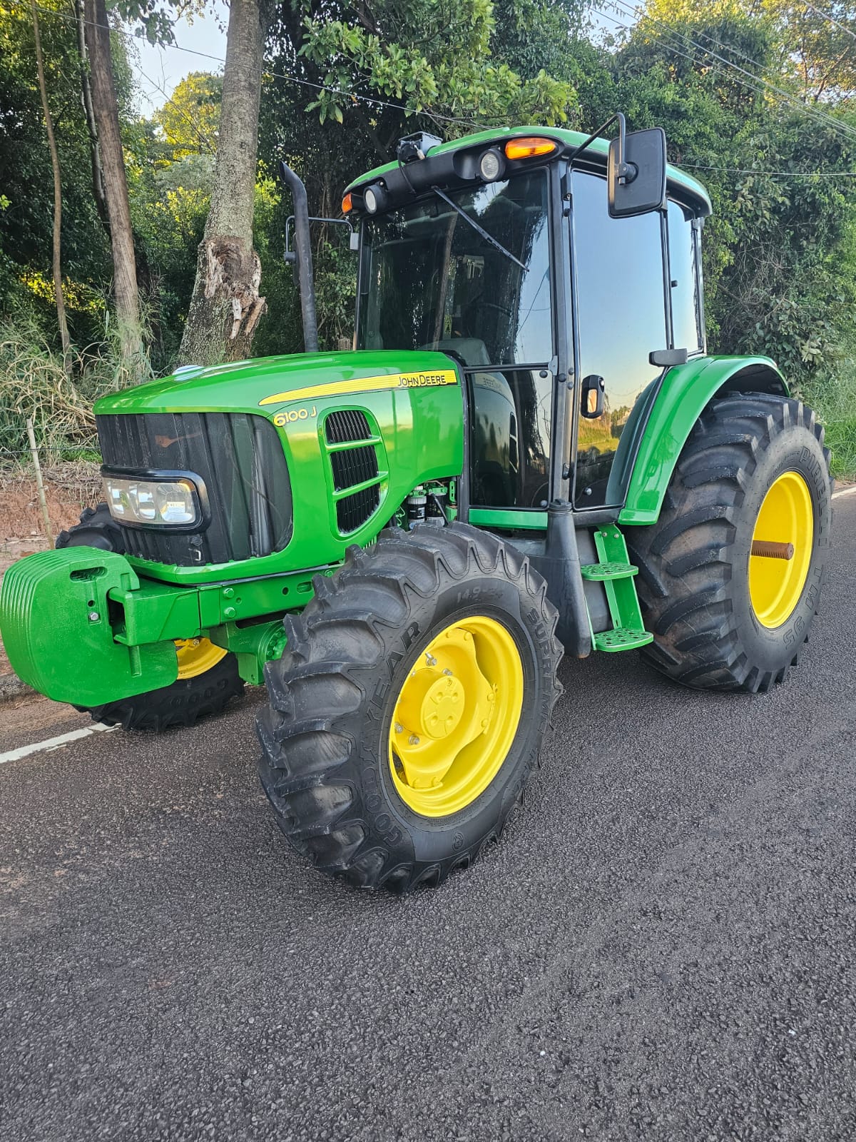 Trator John Deere 6100J – Ano 2018