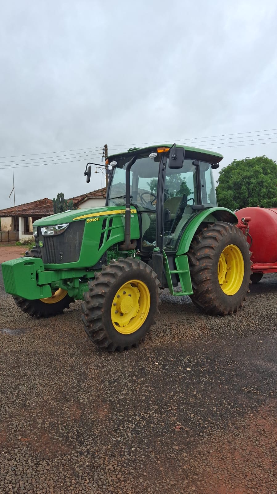 Trator John Deere 5090E – Ano 2025