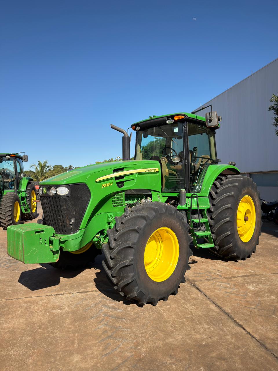 Trator John Deere 7230J – Ano 2022