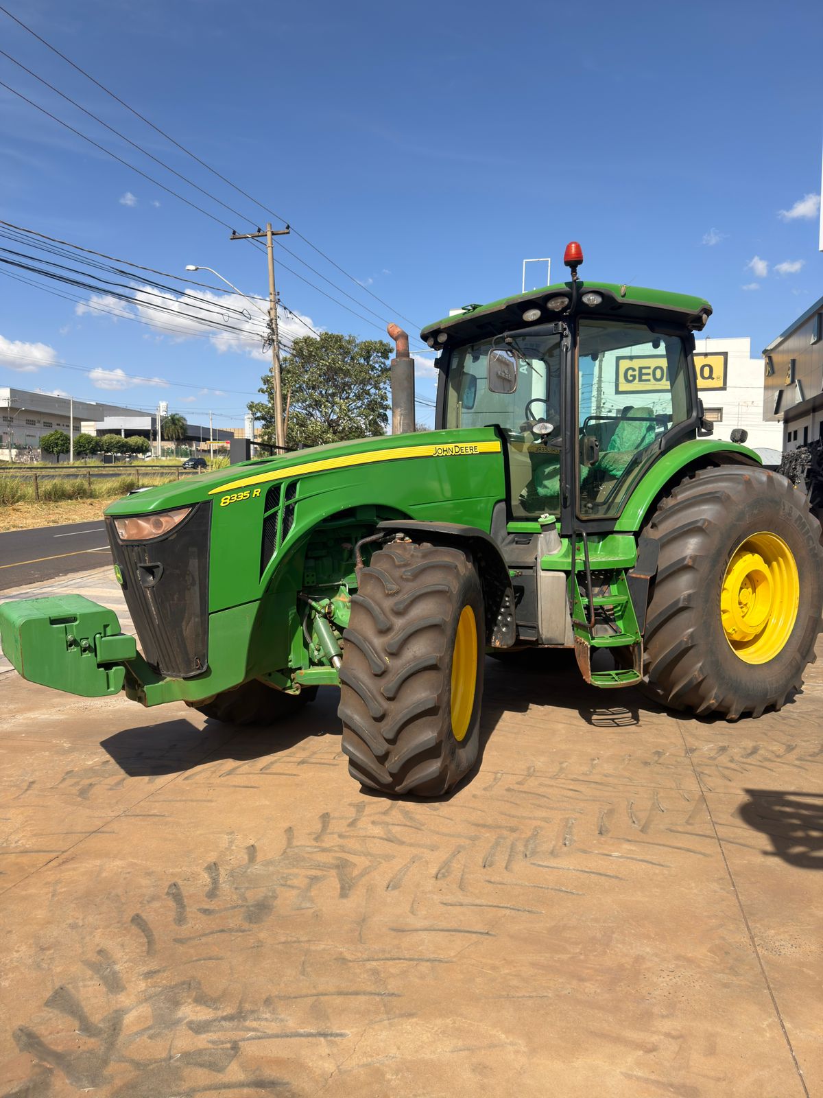 Trator John Deere 8335R – Ano 2012
