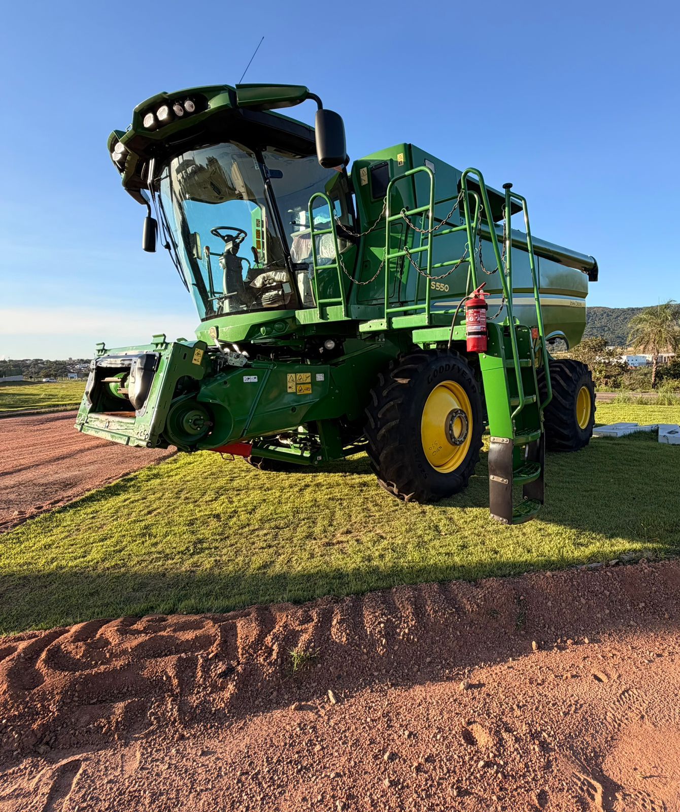 Colheitadeira John Deere S550 – Ano 2023