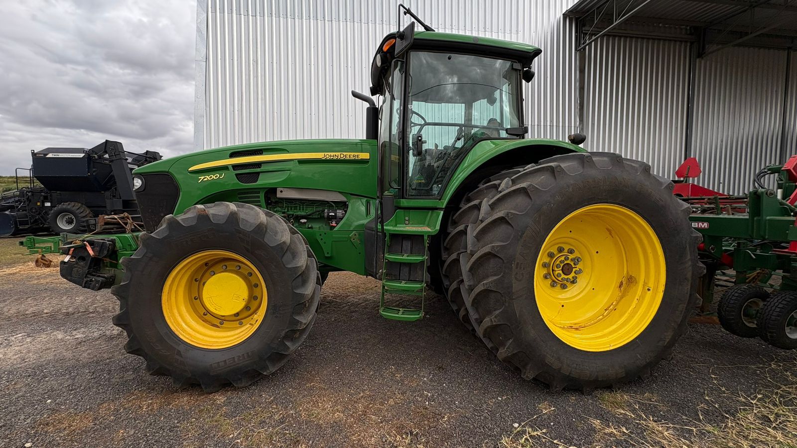 Trator John Deere 7200J – Ano 2023