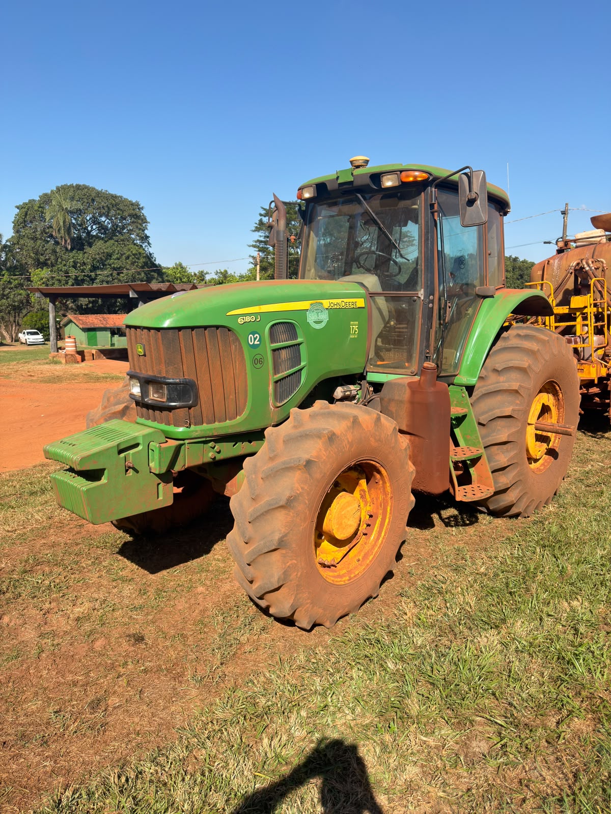 Trator John Deere 6180J – Ano 2012